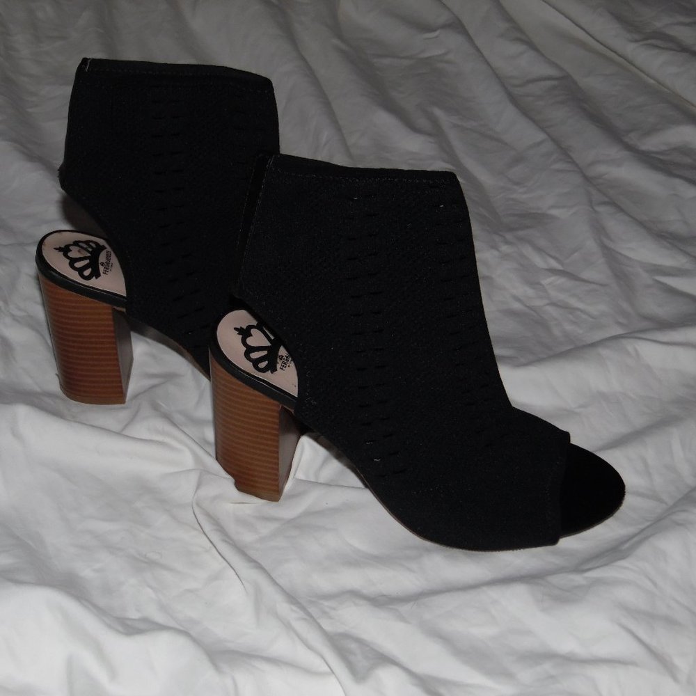 Fergalicious Women's Heeled Sandal Size 6 1/2